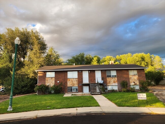 Building Photo - 361 E 650 N