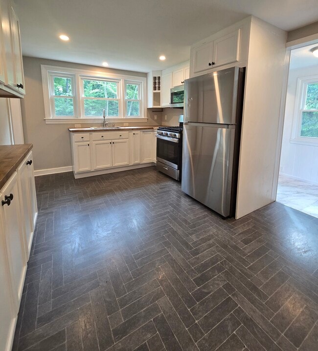 Building Photo - 399 Shawsheen Ave