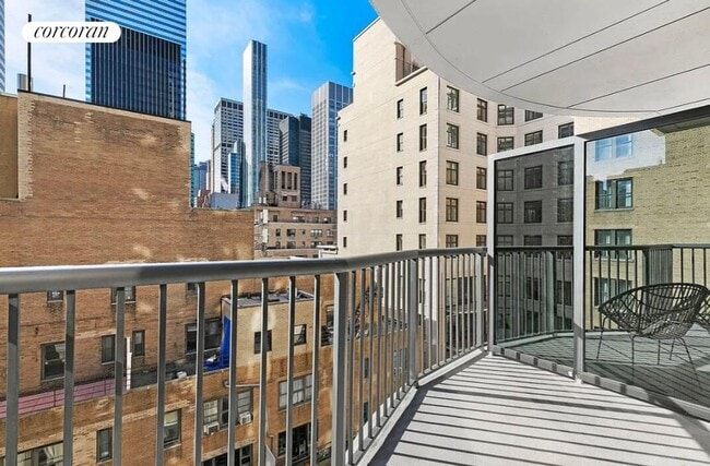 Building Photo - 150 E 57th St