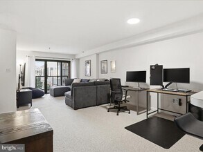 Building Photo - 1029 N Stuart St