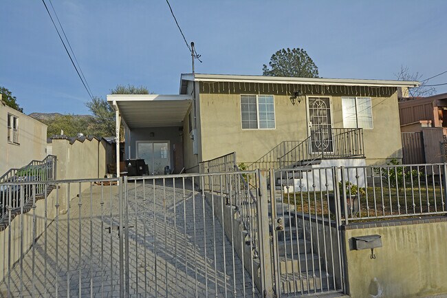 Foto del edificio - 10540 Redmont Ave