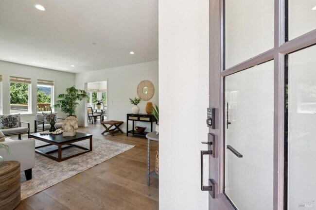 Foto del edificio - Newly Renovated Ross Four Bedroom & Three Bathroom Home on 1/2 acre with AC and Views