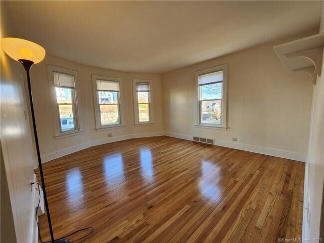 Building Photo - 35 Holbrook Pl