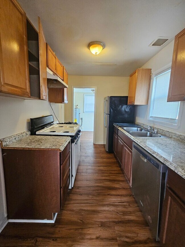 Building Photo - Cozy Three Bedroom One Bath Home in Lincol...