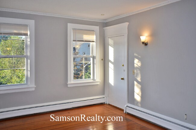 Foto del edificio - 136 Irving Ave