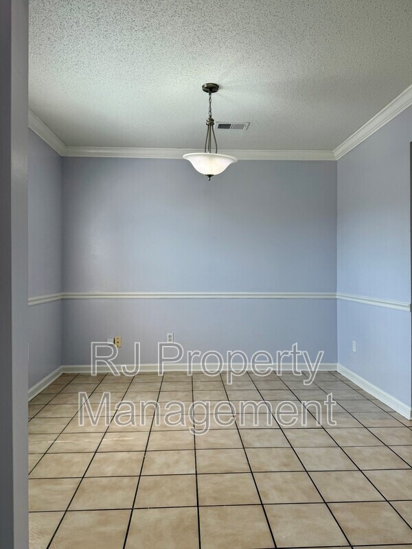 Building Photo - 5353 Farm Ridge Dr