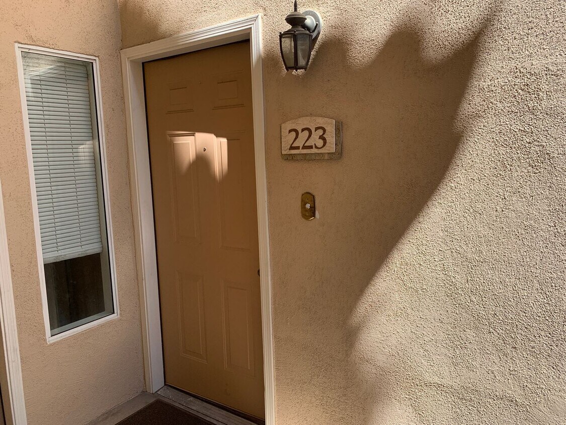 2050 Warm Spgs Unit 223, Henderson, NV 89014 Condo for Rent in
