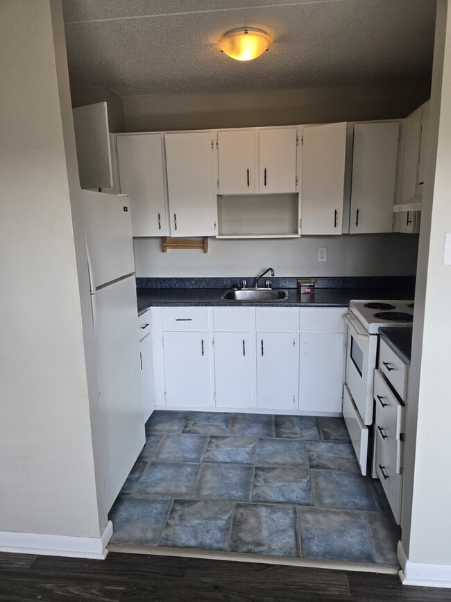Building Photo - 411 Ellerdale St