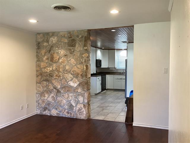 Building Photo - 776 Ponderosa Dr