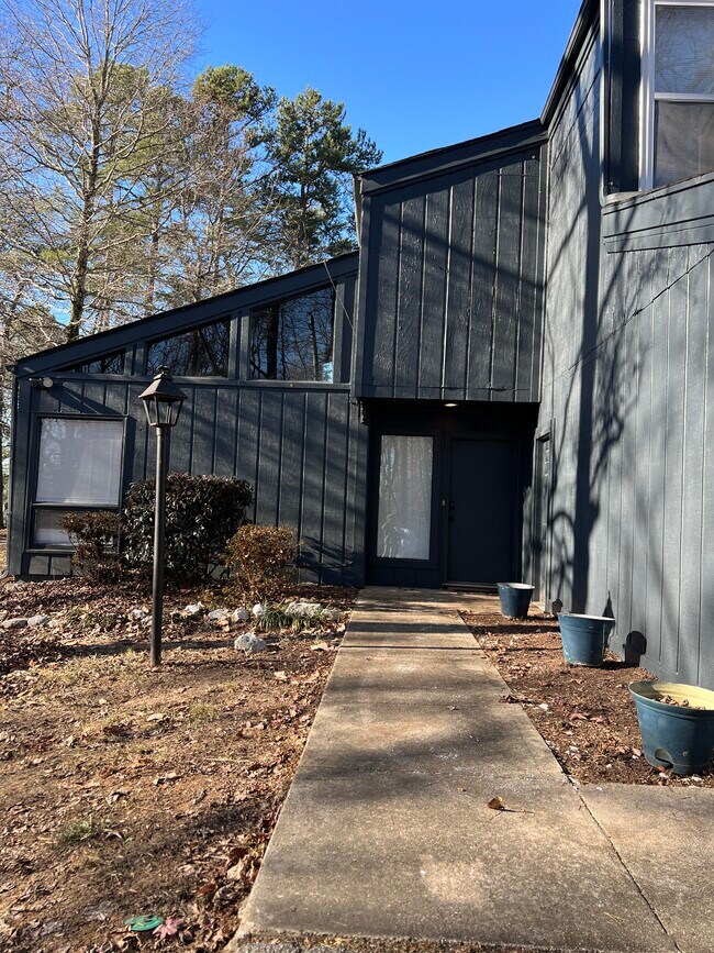 Front of House - 3645 Belmont Rd