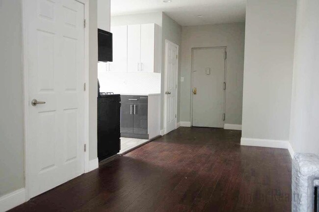 Building Photo - 295 E 149th St