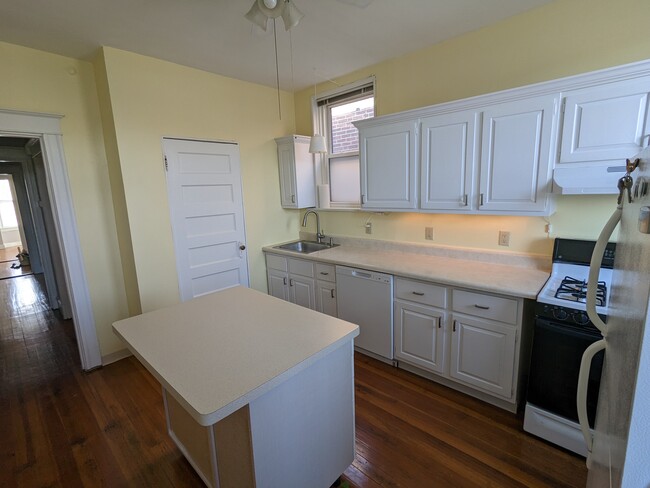 Kitchen - 4577 Gibson Ave