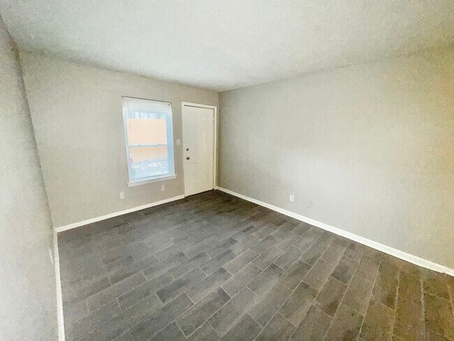 Foto del edificio - 139 N Claybrook St