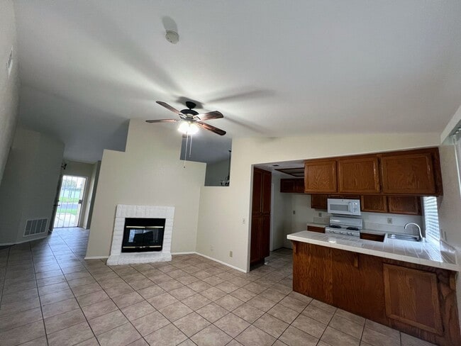 Foto del edificio - 4 bedroom FAMILY SPECIAL with RV storage o...
