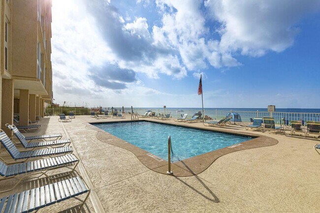 Foto del edificio - 1007 W Beach Blvd