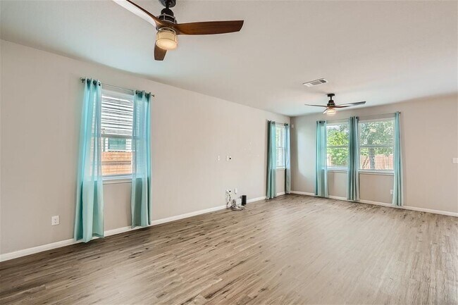 Building Photo - 501 Cinnamon Teal Ln