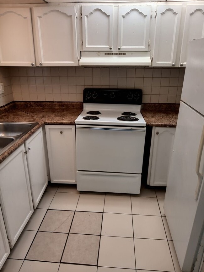 Building Photo - 1924 Honour Rd