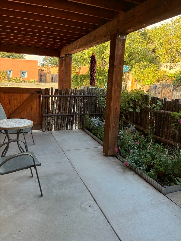 Foto del edificio - 723 Agua Fria St