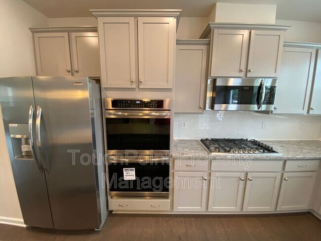 Building Photo - 15120 Holly Run Ln