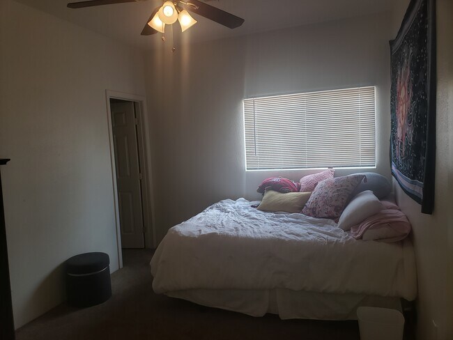 Foto del edificio - 842 E Lester St