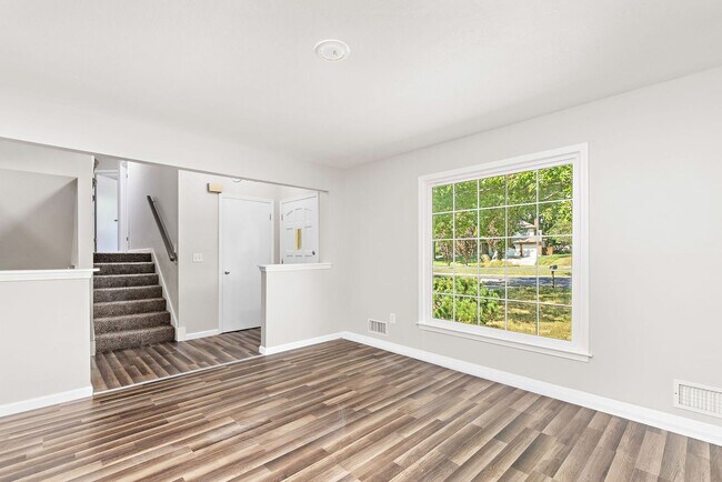 Foto del edificio - Spacious Overland Park 4 Bedroom Home - Av...