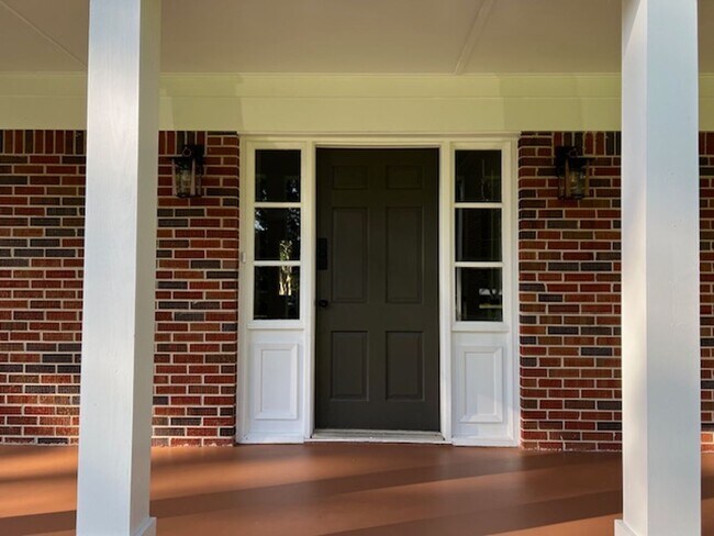 Building Photo - Brick home in Cypress Shores Subd