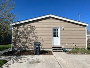 Building Photo - 217 Silver Maple Dr