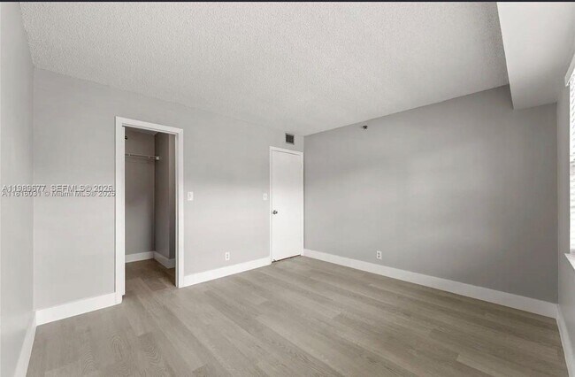 Foto del edificio - 3150 W Rolling Hills Cir