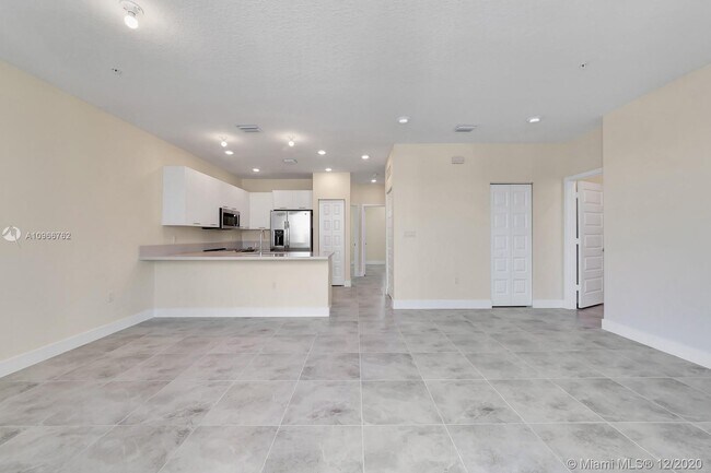 Foto del edificio - 10295 NW 64th Terrace