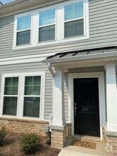 Building Photo - 211 Northwood St