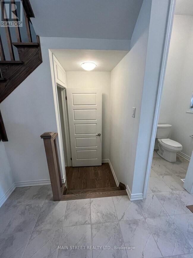 Building Photo - 1633 Thames Circle