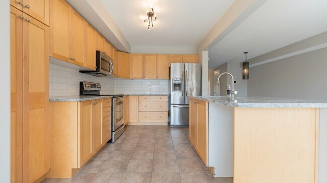 Building Photo - 122 Talltree Crescent