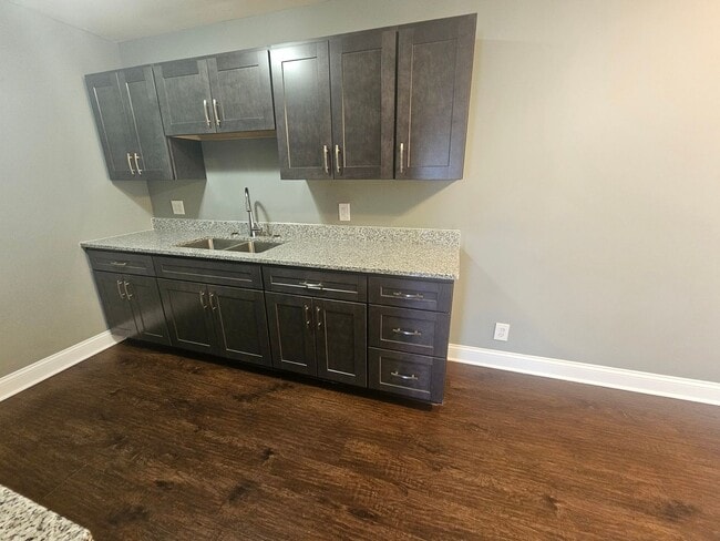 Building Photo - 2 bd 1 ba townhome Crest Hill totally redone!