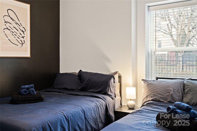 Foto del edificio - 2037 Statesville Ave