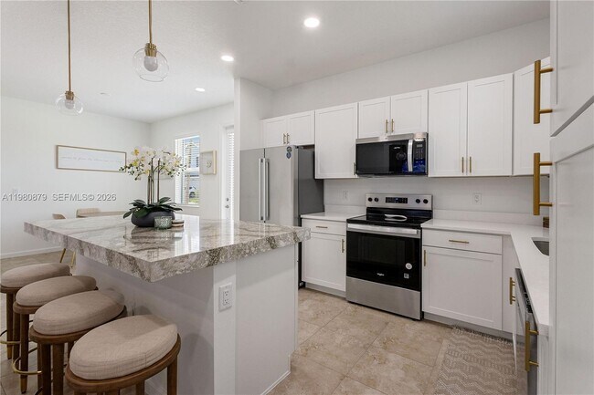 Foto del edificio - 4820 Longwood Lake Sq