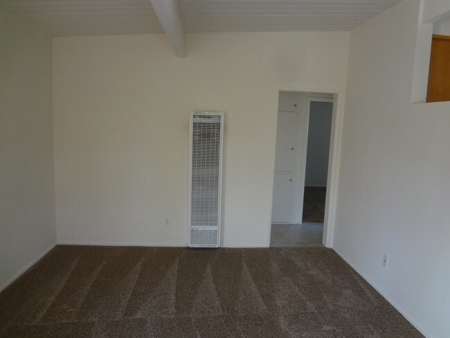 Foto del edificio - Spacious Top Floor Unit Close to Nightlife