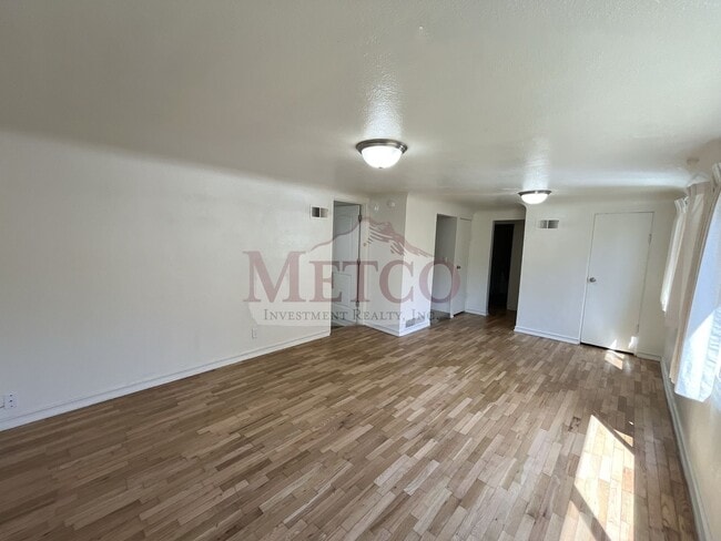 Building Photo - 07801