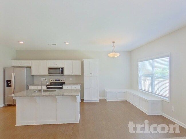 Foto del edificio - 215 Waters Edge Pkwy