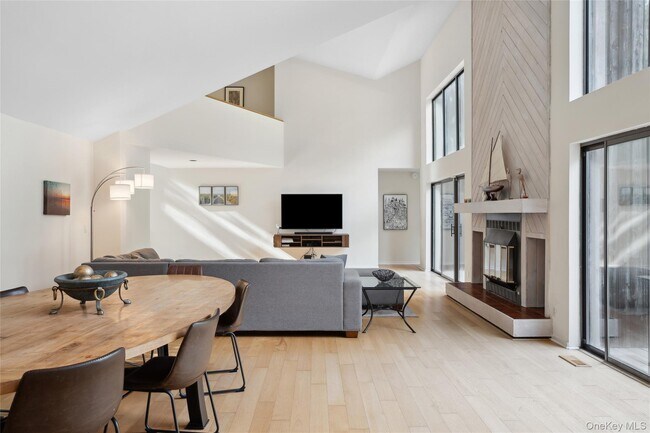 Building Photo - 26 Woodland Way