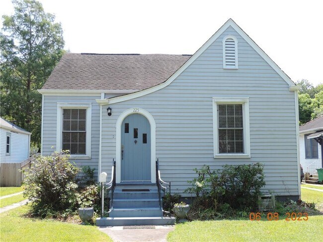 Building Photo - 225 Rio Vista Ave