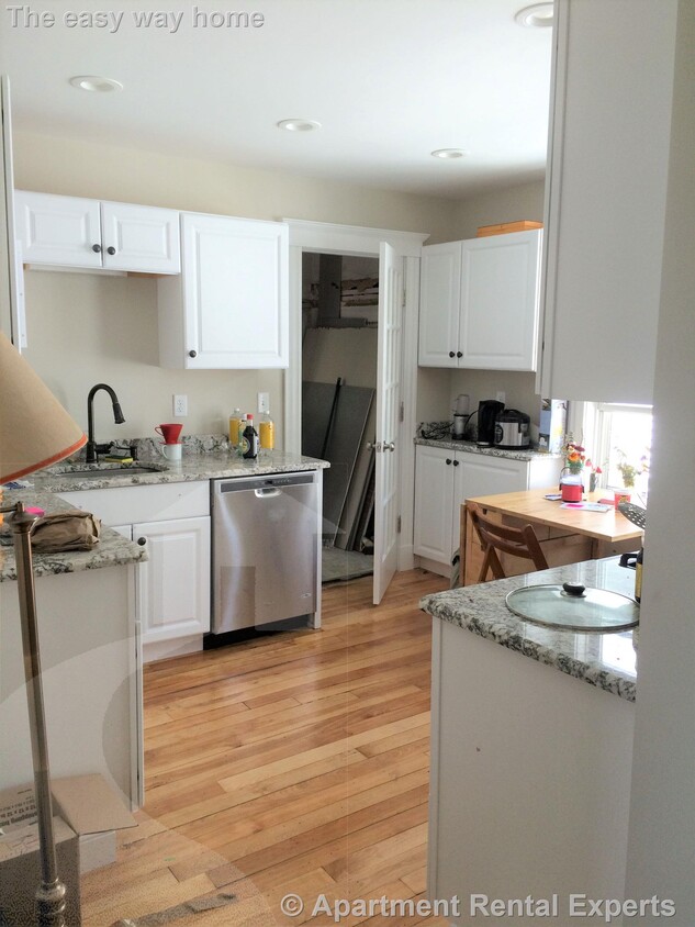Foto principal - Davis Sq 4 Bed - 8 Min Walk to Davis - Pri...