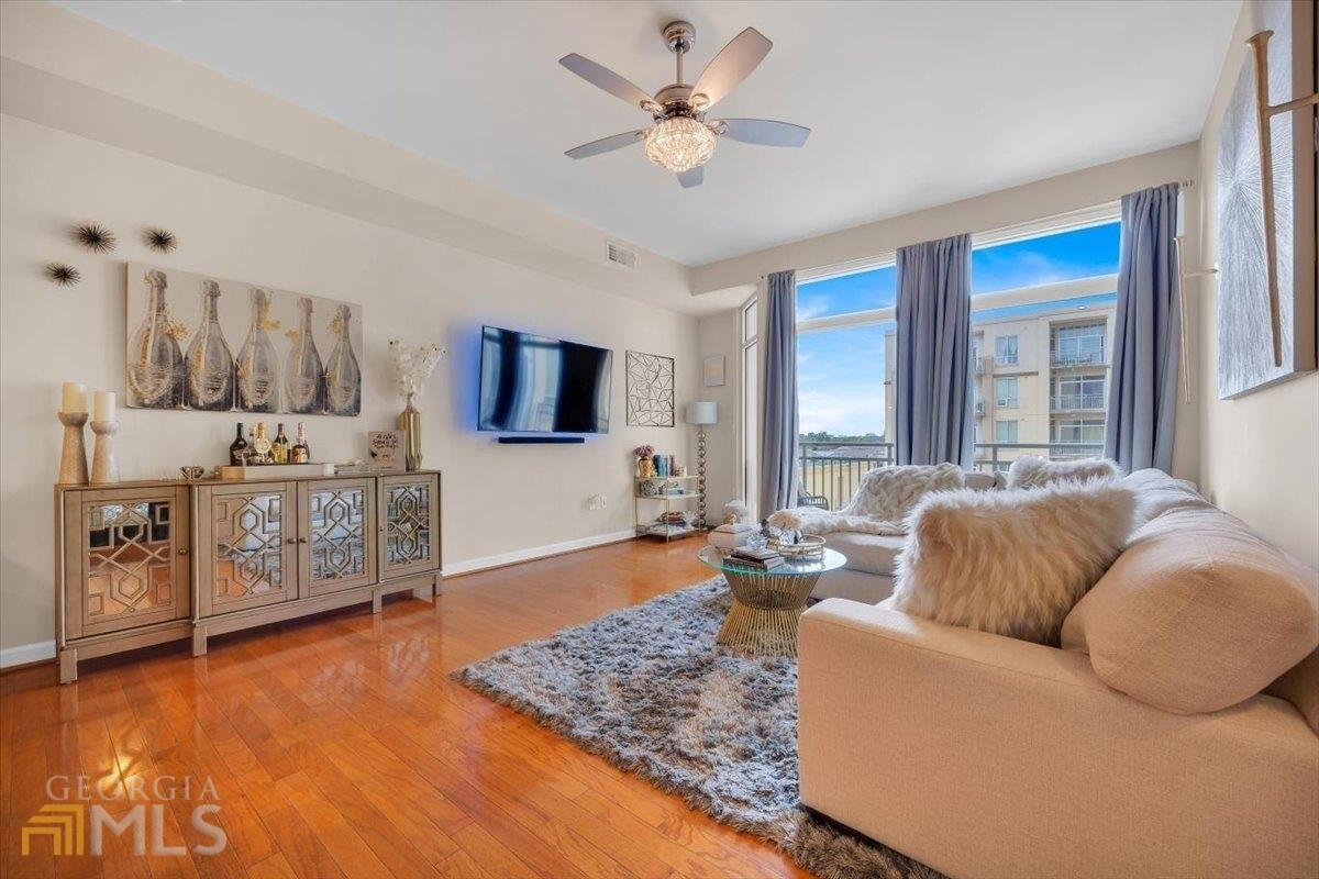 Primary Photo - 711 Cosmopolitan Dr NE