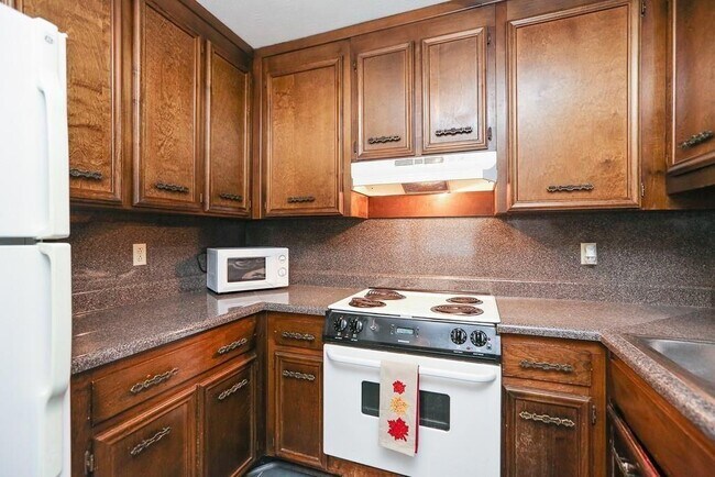 Building Photo - 335 Winding River Dr