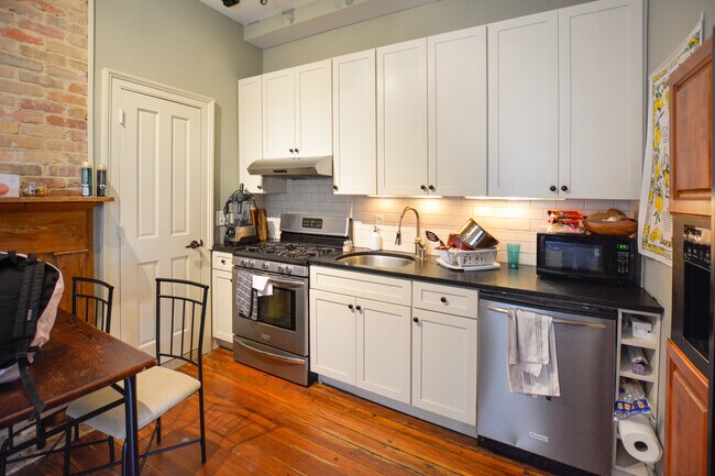 Foto del edificio - Downstairs Unit in Elliotborough