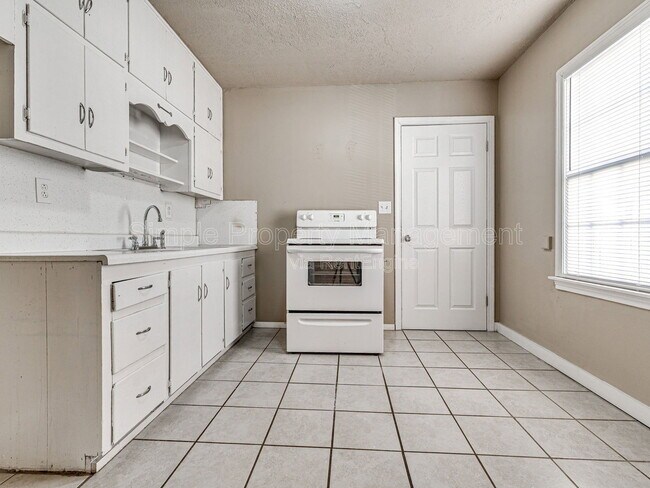 Foto del edificio - 4001 N Rockwell Ave