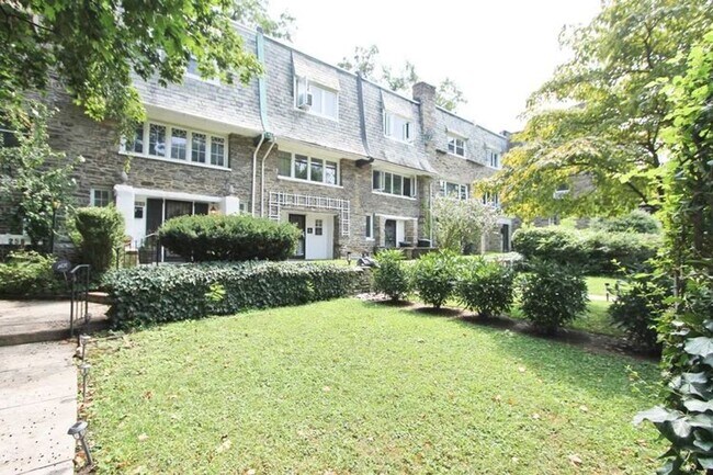 Foto del edificio - 254 Meehan Ave