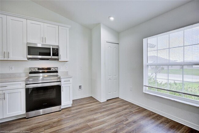 Building Photo - 4550 San Ignacio Dr