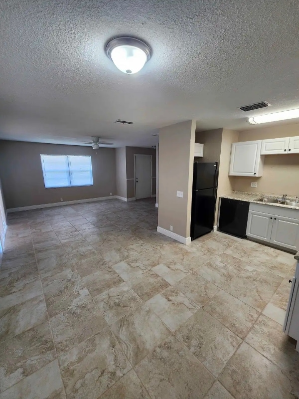 Foto del edificio - 5605 Struthers Ct