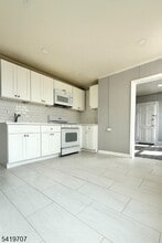 Building Photo - 500 Bond St