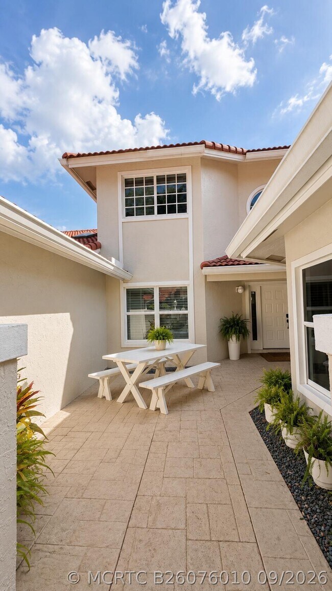 Building Photo - 4107 Carriage Dr